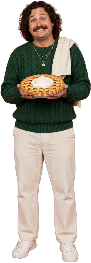 Ein Gast im Strickpulli präsentiert stolz einen Pumpkin Pie